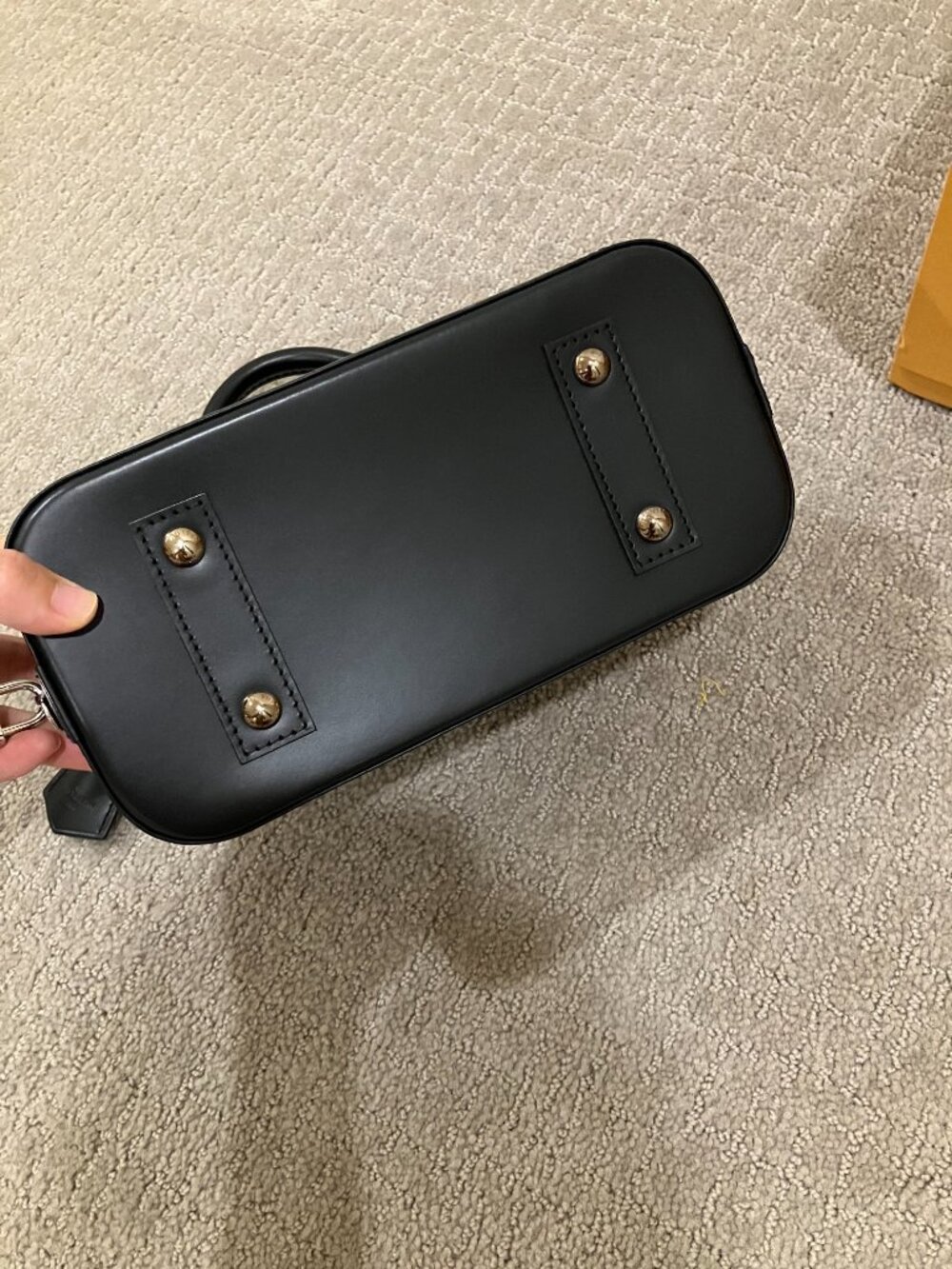 Louis Vuitton Black Epi Alma BB - Picture 4 of 6